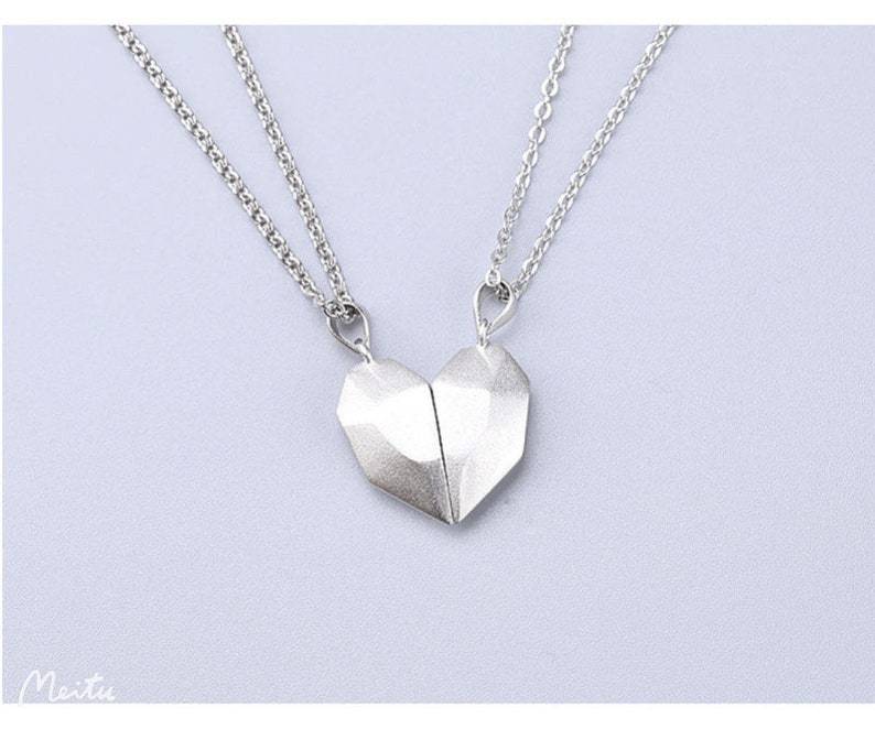 Magnetic Matching Necklace for Couples - 2 Pieces Make A Heart With Personalized Letteratching White*2 Couple Necklace MelodyNecklace