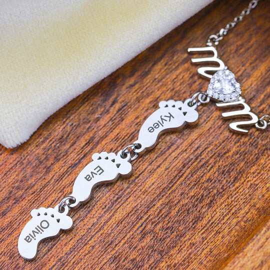Mother's Day Personalized Diamond Heart Mom Necklace With Baby Feet Mom Necklace MelodyNecklace